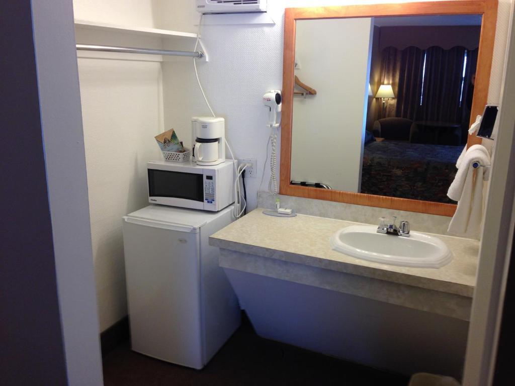 Travelodge By Wyndham Moose Jaw Δωμάτιο φωτογραφία